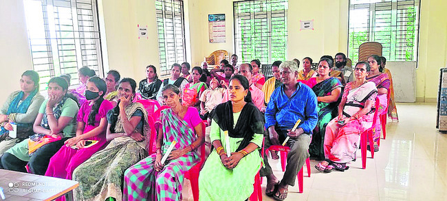 చేతివృత్తులకు చేయూత అందించాలి1