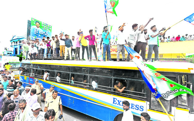 కదం తొక్కిన నేతలు, కార్యకర్తలు1