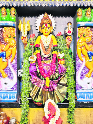 నూకాంబిక అమ్మవారికి ప్రత్యేక పూజలు 1