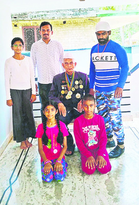 జాతీయ యోగా పోటీలకు ముగ్గురి ఎంపిక 1