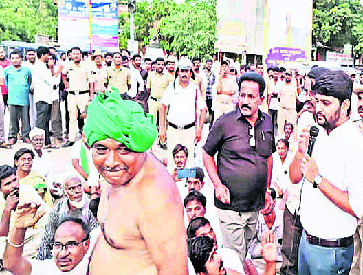 జొన్నల కొనుగోలు కోసం రాస్తారోకో 2