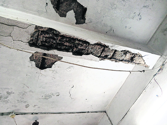 శిథిలావస్థలో బీఈఓ కార్యాలయం 1