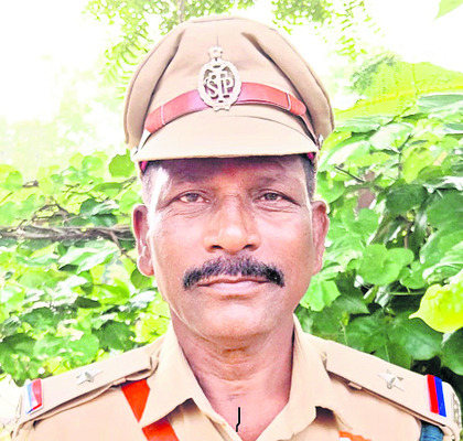 జిల్లా పోలీసులకు ఉత్తమ సేవా పతకాలు 3