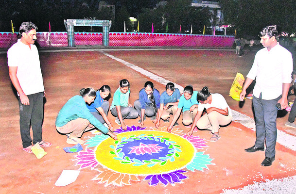 హనుమకొండ పరేడ్‌ గ్రౌండ్స్‌లో..
1