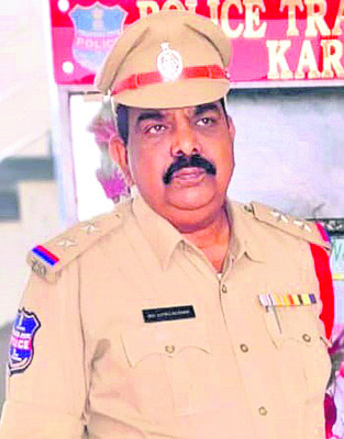పోలీసులకు సేవా పతకాలు2