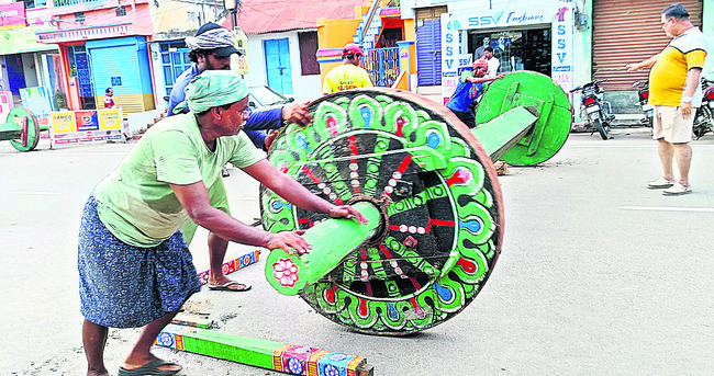 ఊపందుకున్న రథాల పనులు 1