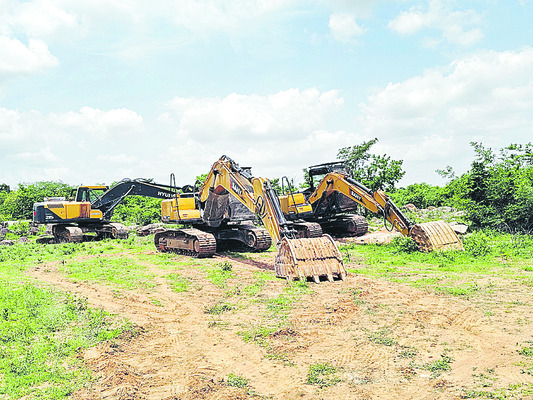 అనుమతులకు మించి తవ్వకాలు 1