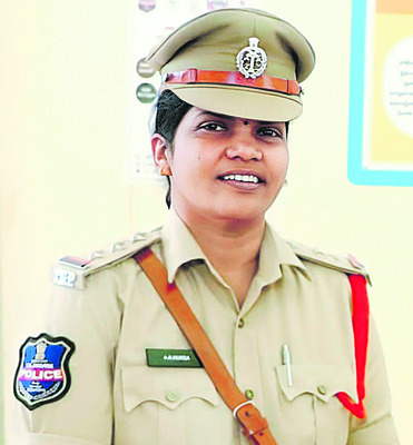 ఉత్తమ సేవలకు గుర్తింపు1