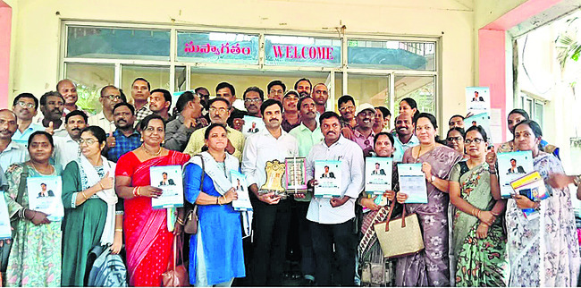 ఇప్పల పోలమ్మకు   కలెక్టర్‌ ప్రత్యేక పూజలు 2