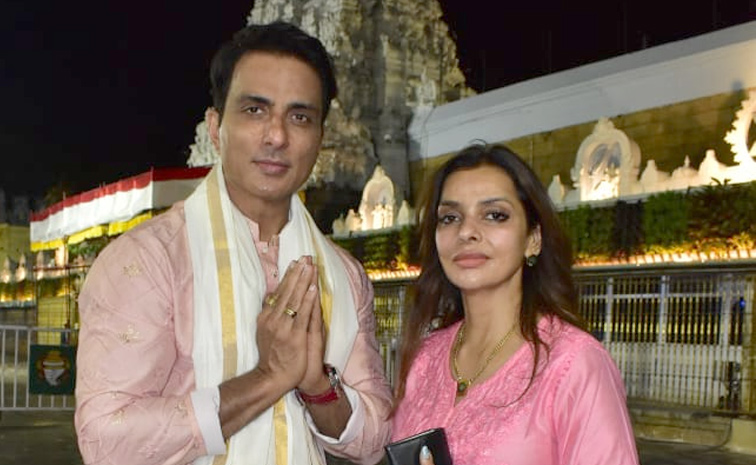 Actor Sonu Sood visits Lord Sri Venkateswara Swamy Temple With Family Photos6