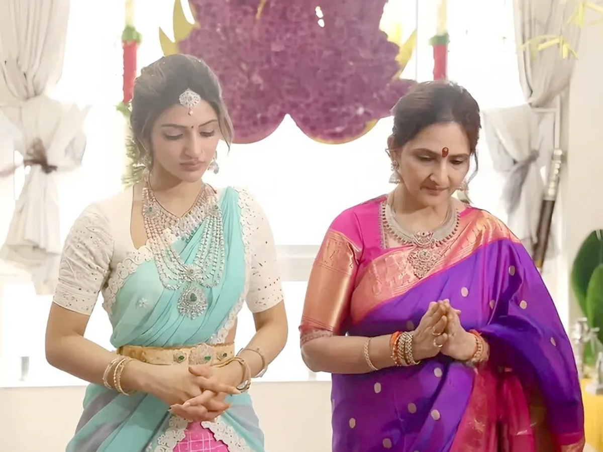 Actress Sreeleela Perform Puja With Mother: Photos Viral5