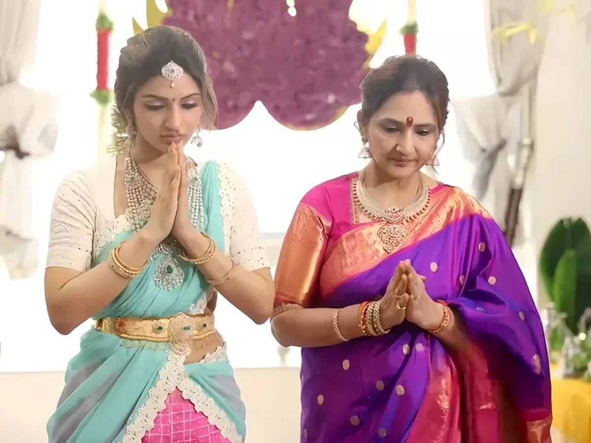 Actress Sreeleela Perform Puja With Mother: Photos Viral6