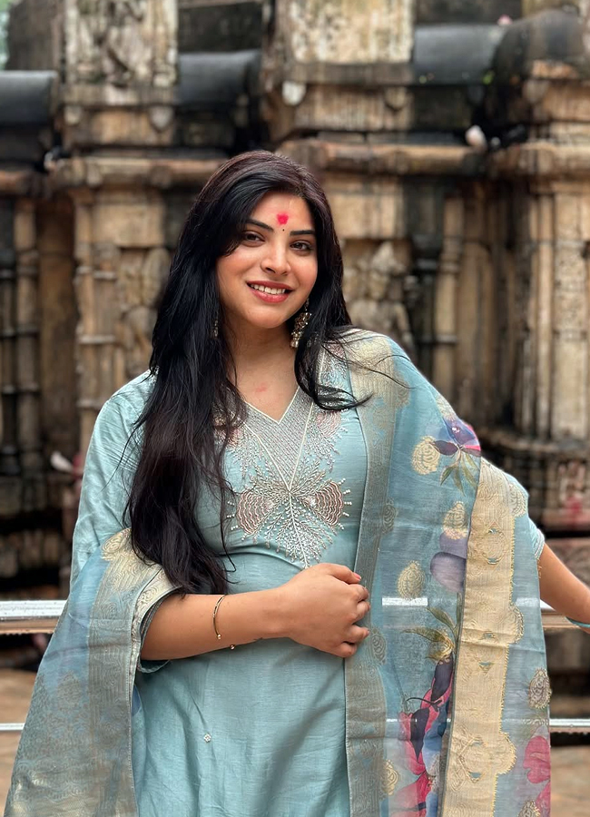 'Bigg Boss' Priyanka Singh at Kamakhya Temple (Photos)3