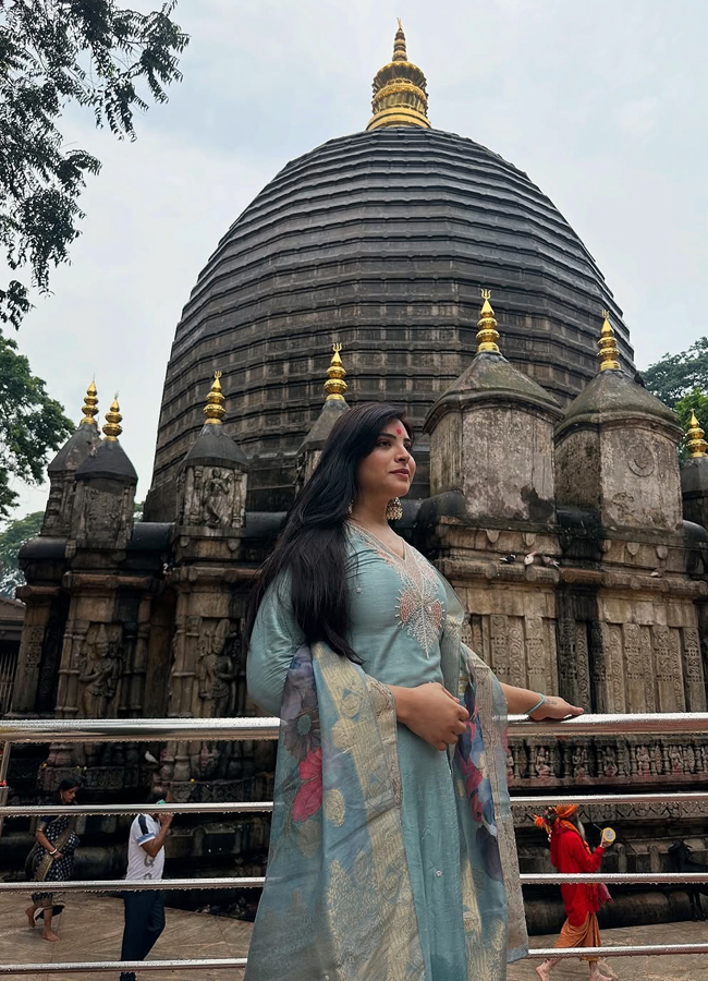 'Bigg Boss' Priyanka Singh at Kamakhya Temple (Photos)6