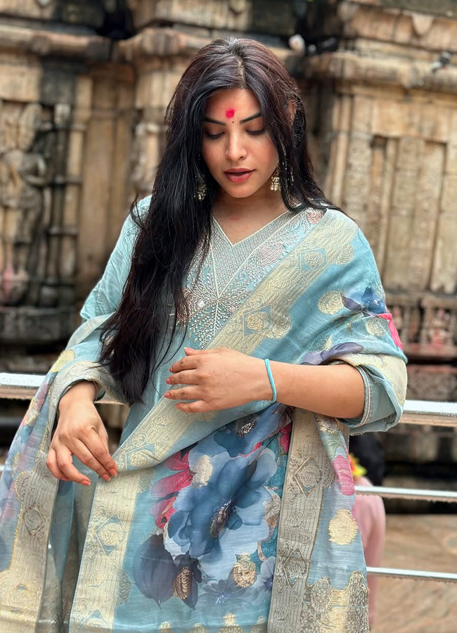 'Bigg Boss' Priyanka Singh at Kamakhya Temple (Photos)9