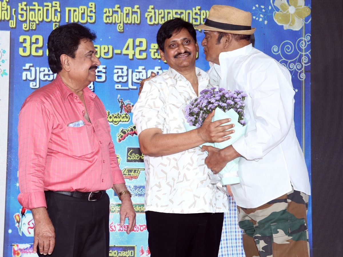Director SV Krishna Reddys birthday celebrations in grand style photos13
