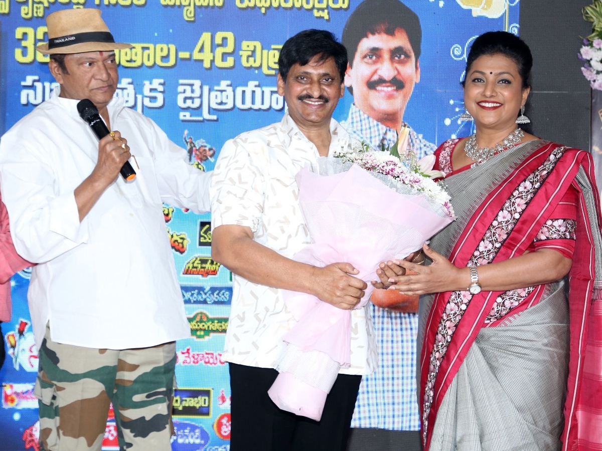 Director SV Krishna Reddys birthday celebrations in grand style photos15