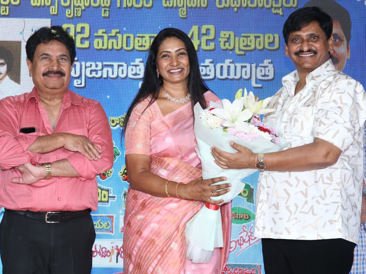 Director SV Krishna Reddys birthday celebrations in grand style photos6