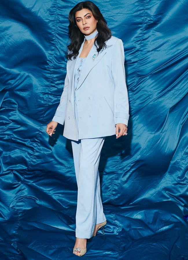 Sushmita Sen makes a style point in a blue suit3