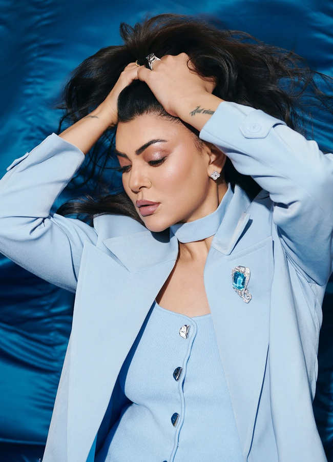 Sushmita Sen makes a style point in a blue suit4