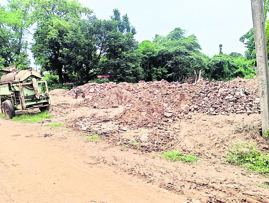 దర్జాగా చెరువుల కబ్జా ! 1
