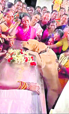 ప్రవీణ్కు ఆర్మీ అధికారుల గౌరవ వందనం1