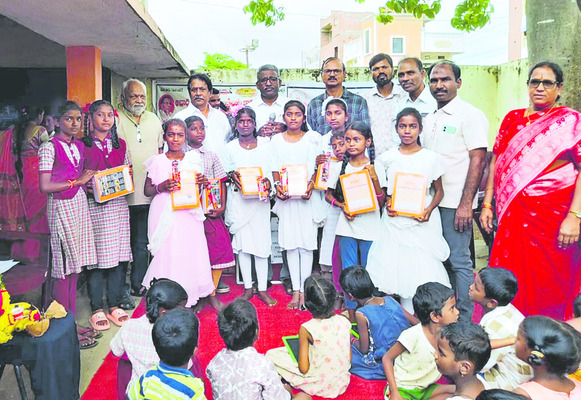 మోడల్ స్కూల్లో అడ్మిషన్ల దరఖాస్తుకు నేడే ఆఖరు
1