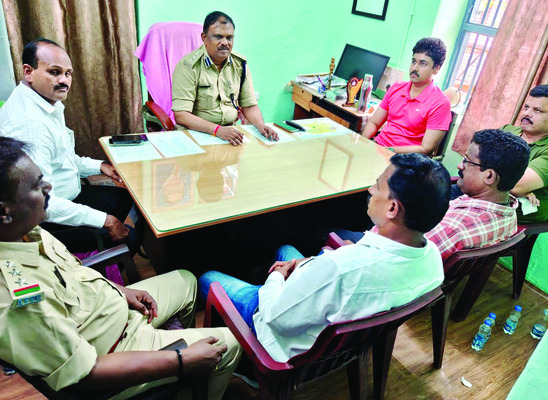 బెల్టు షాపుల నిర్వాహకుల అరెస్ట్‌ 1