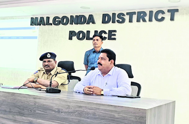 సైబర్ మోసాలకు గురైతే ఫిర్యాదు చేయాలి1
