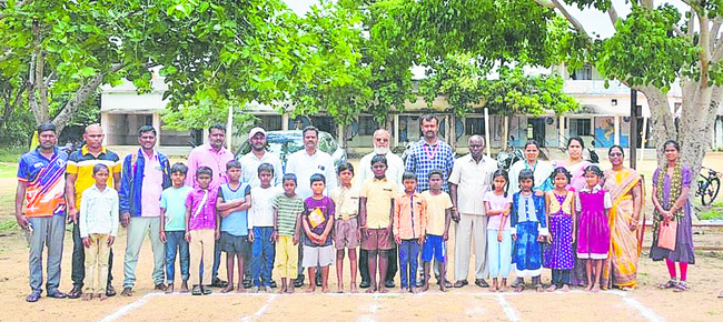 గ్రామాభివృద్ధికి నిధులు కేటాయించండి 1