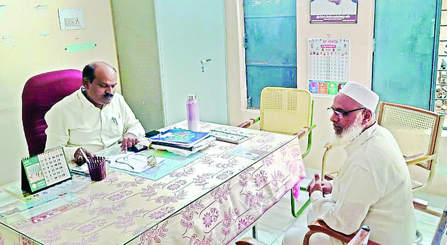 లేపాక్షి హుండీ కానుకల ఆదాయం రూ.8.16 లక్షలు 2