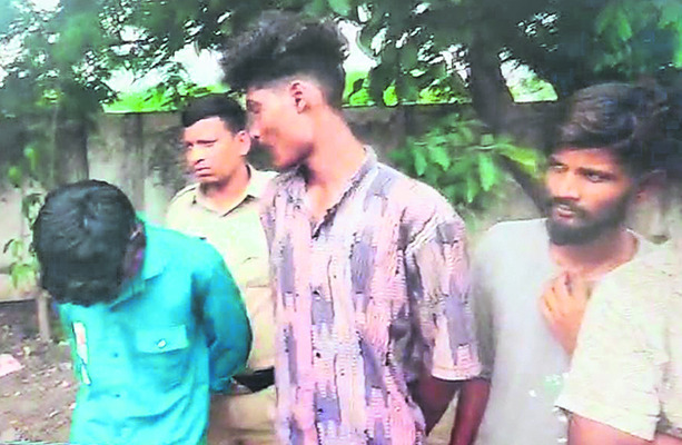 దోపిడీ కేసులో నిందితుల రిమాండ్
2