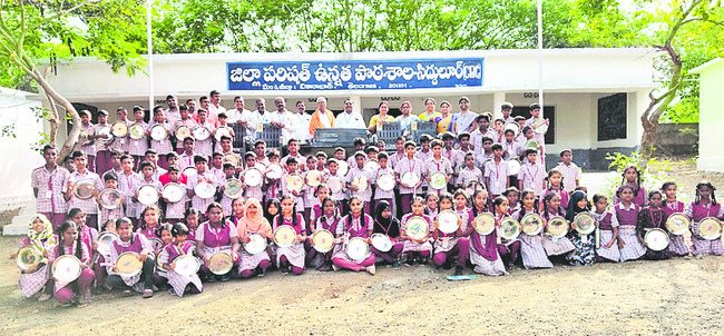 గ్రామాభివృద్ధికి నిధులు కేటాయించండి 2