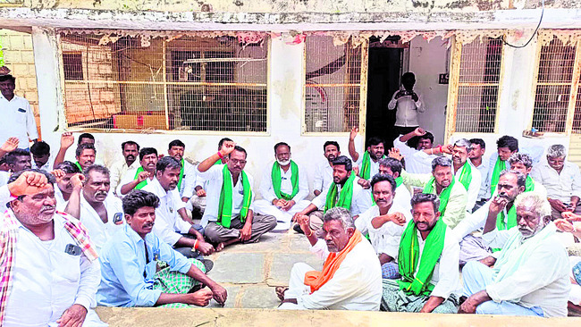 ఇది రైతుల వ్యతిరేక ప్రభుత్వం 1