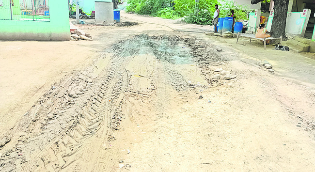 పల్లె రోడ్లు గుల్ల 1
