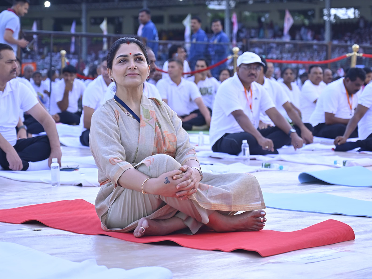 international yoga day 2025 celebration lb stadium photos4