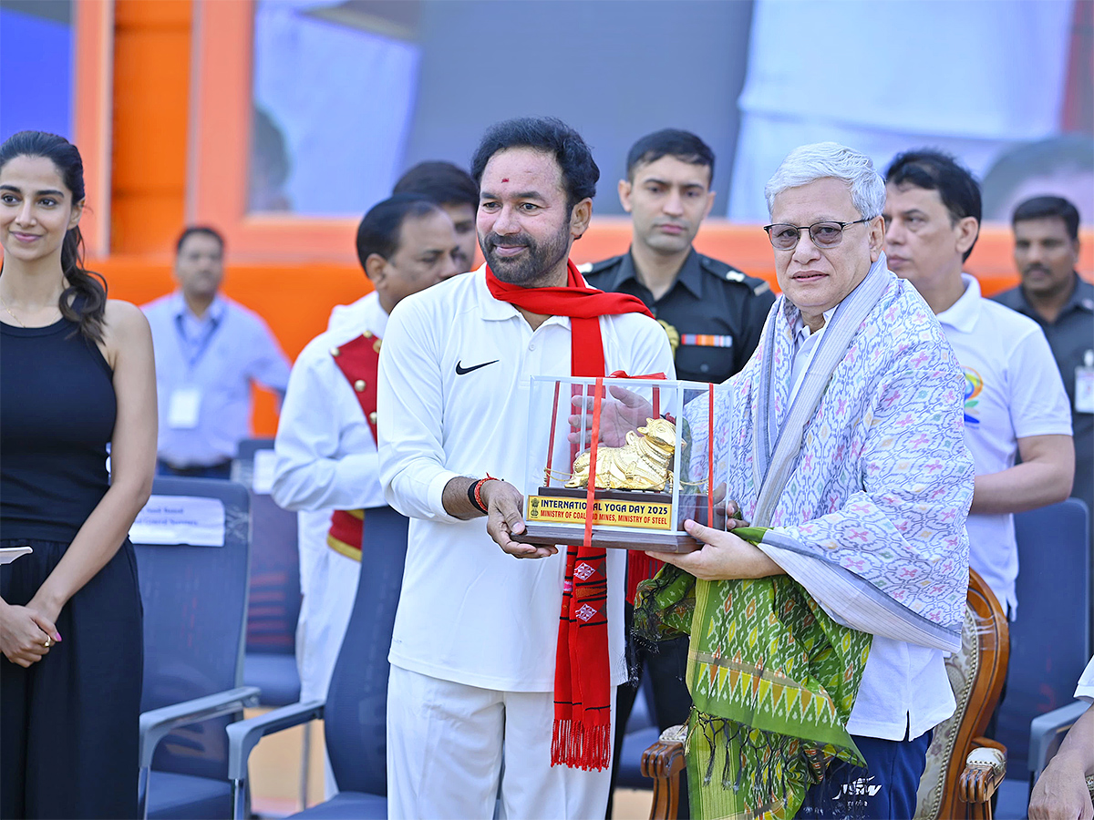 international yoga day 2025 celebration lb stadium photos12