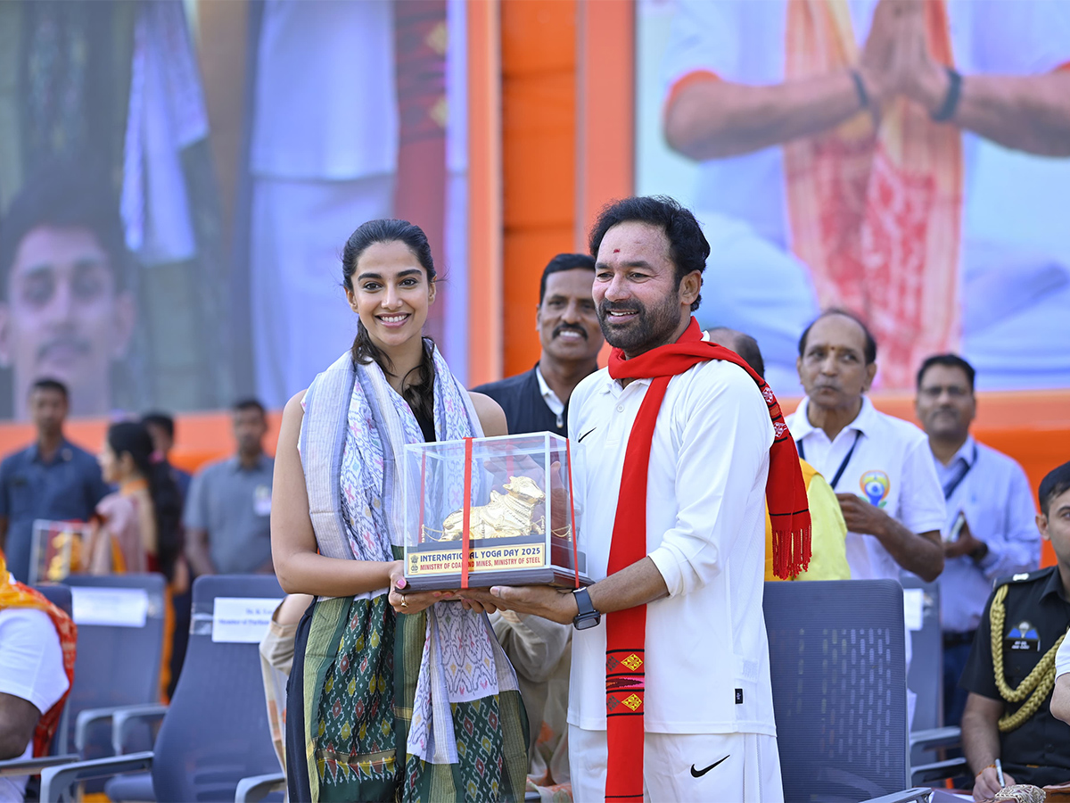 international yoga day 2025 celebration lb stadium photos14