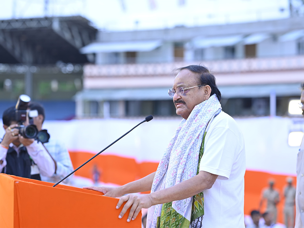 international yoga day 2025 celebration lb stadium photos16