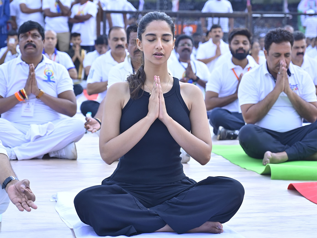 international yoga day 2025 celebration lb stadium photos19