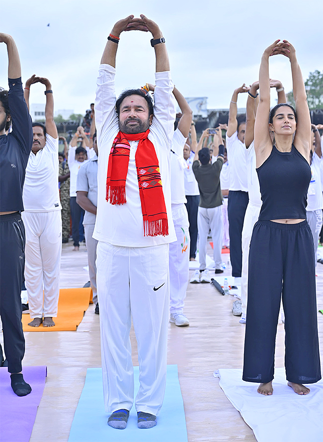 international yoga day 2025 celebration lb stadium photos10