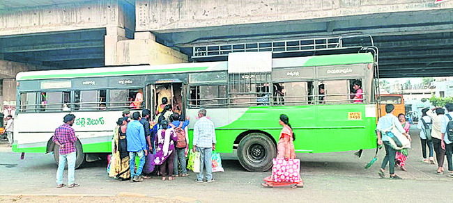 ప్రయాణికులకు యోగాంధ్ర కష్టాలు 2