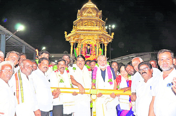ఘనంగా రాహుల్ గాంధీ జన్మదిన వేడుకలు 1