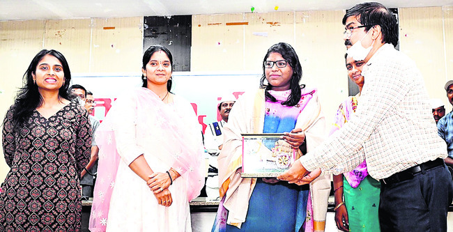 5,616 వేదికల్లో యోగా 1