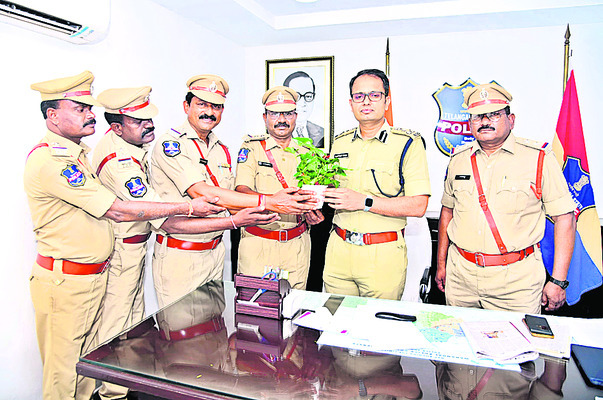 ప్రజలకు నిజాయితీగా సేవలందించాలి..1