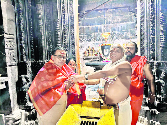 ప్రజలకు నిజాయితీగా సేవలందించాలి..2