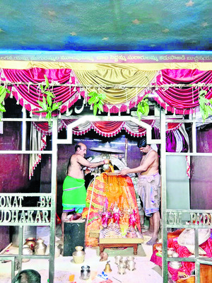 స్వర్ణ కవచధారణలో రామయ్య1