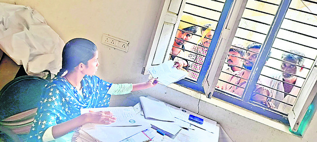 దరఖాస్తుల వెల్లువ2