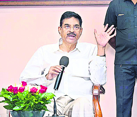 లక్ష్య సాధనకు విద్య కీలక మాధ్యమం: గవర్నరు1