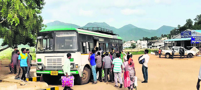 బస్సుల్లేక కష్టాలు 1